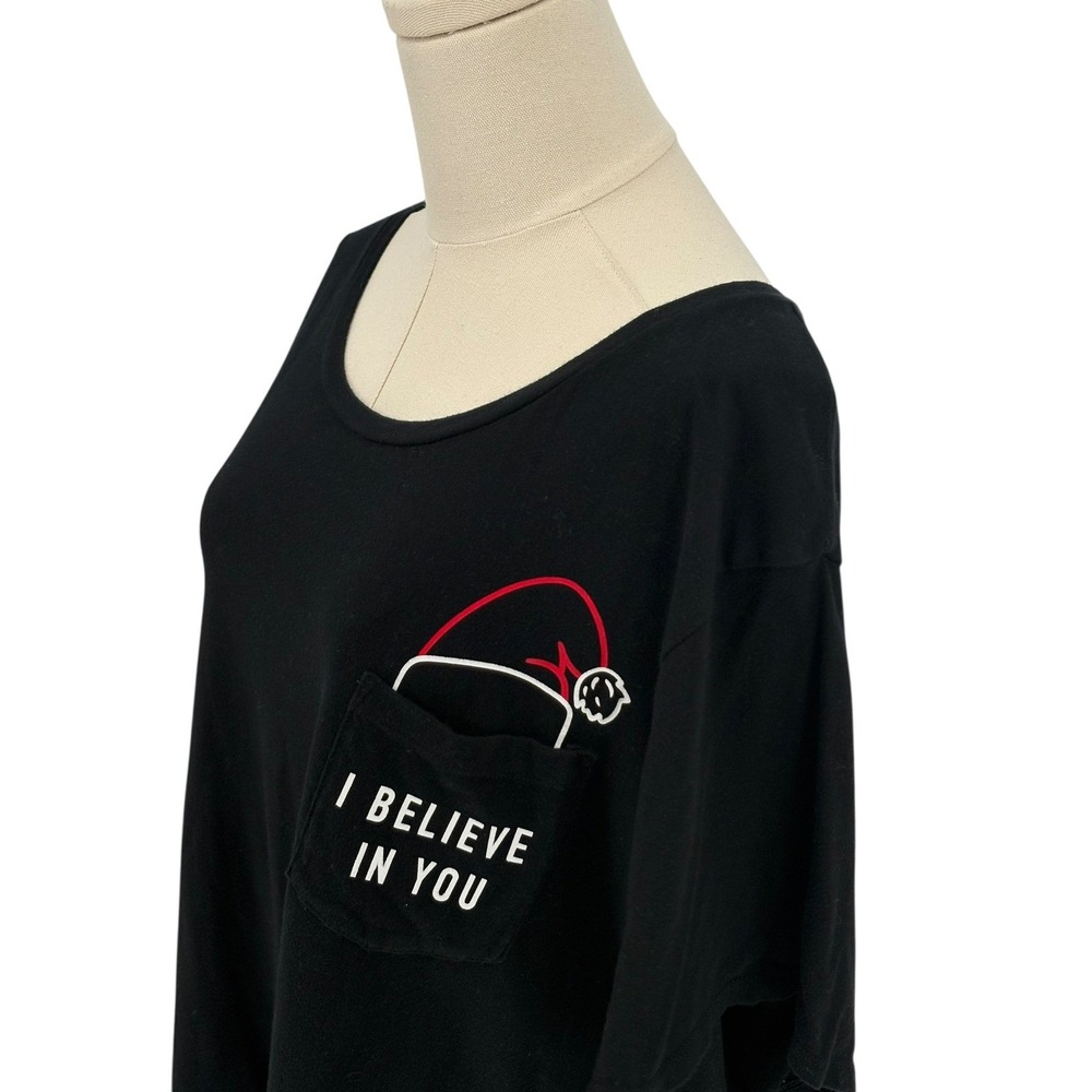 Old Navy Black Graphic Pocket T Shirt I Believe In You Santa Hat  (Size XXL)